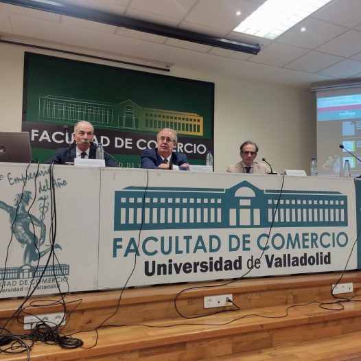 La Facultad de Comercio y Relaciones Laborales recibe al Embajador de Palestina en el marco del ciclo “El frágil equilibrio de la paz en el mundo”